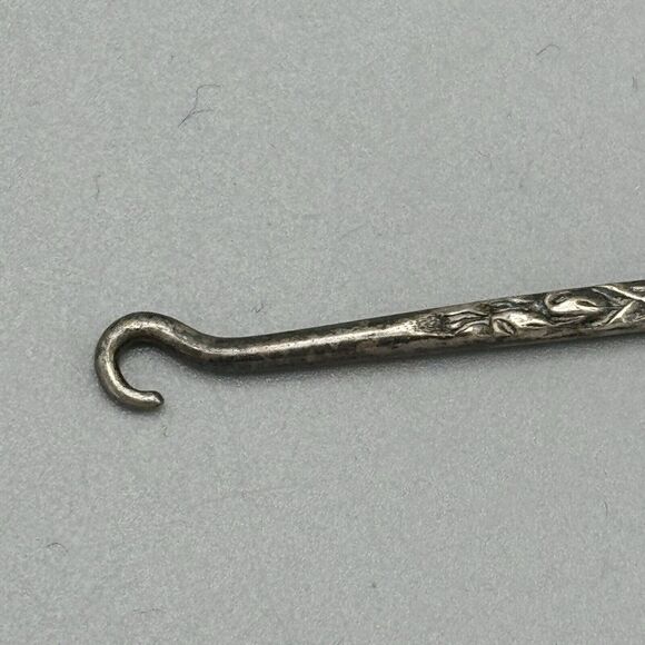 Vtg S Kirk & Son Repousse Ornate Button Hook Sterling Monogramed GLJ Mark 10 USA - Picture 5 of 7